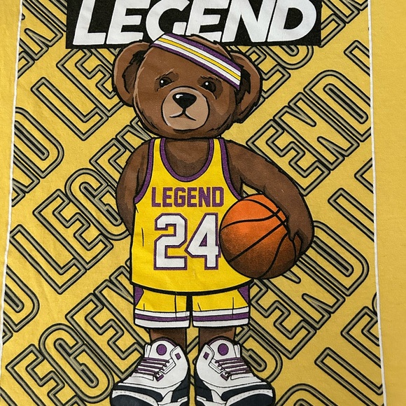 Men’s Medium Legend 24 Basketball Bear Graphic Tee  Kobe Bryant [156] - Picture 2 of 4